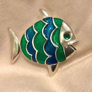💚 Silver Green And Blue Fish Pin💙